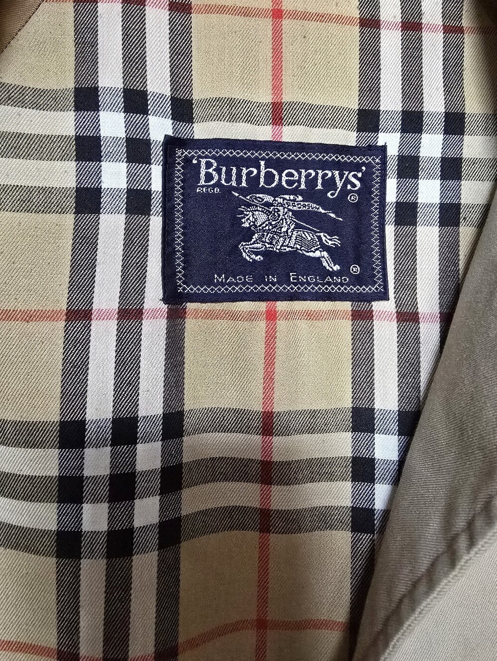 Vintage Burberrys Classic Beige Trench Coat with Check Lining, Mid-lenght - Picture 7 of 12